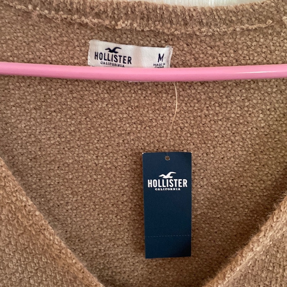 Sweater. Tie in front. Hollister. Size Medium - Picture 2 of 6